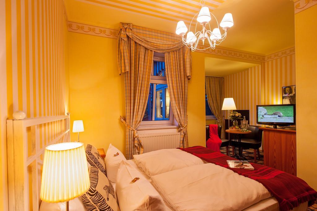 Hotel Schieferhof - Glaslust Neuhaus am Rennweg Ngoại thất bức ảnh