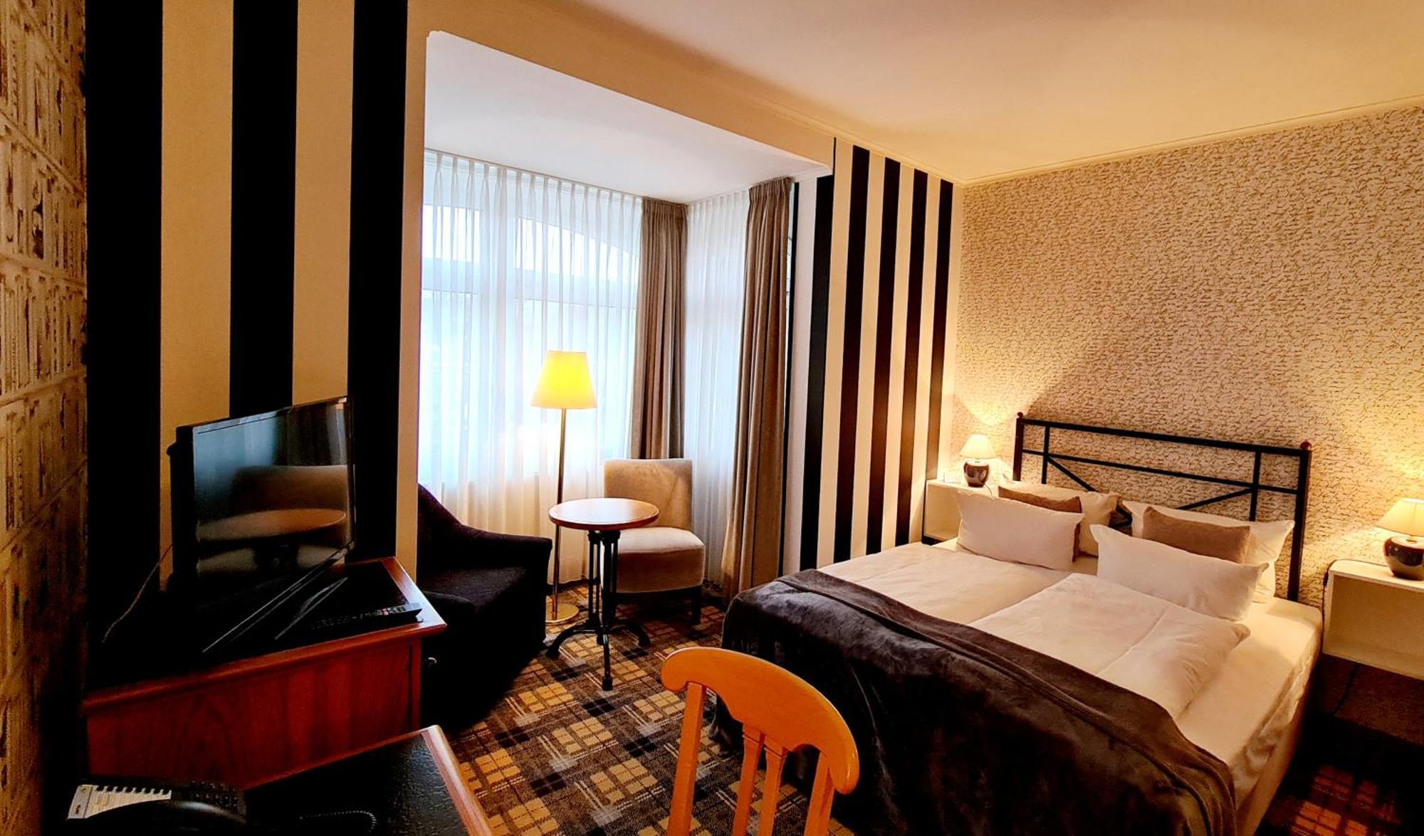 Hotel Schieferhof - Glaslust Neuhaus am Rennweg Ngoại thất bức ảnh