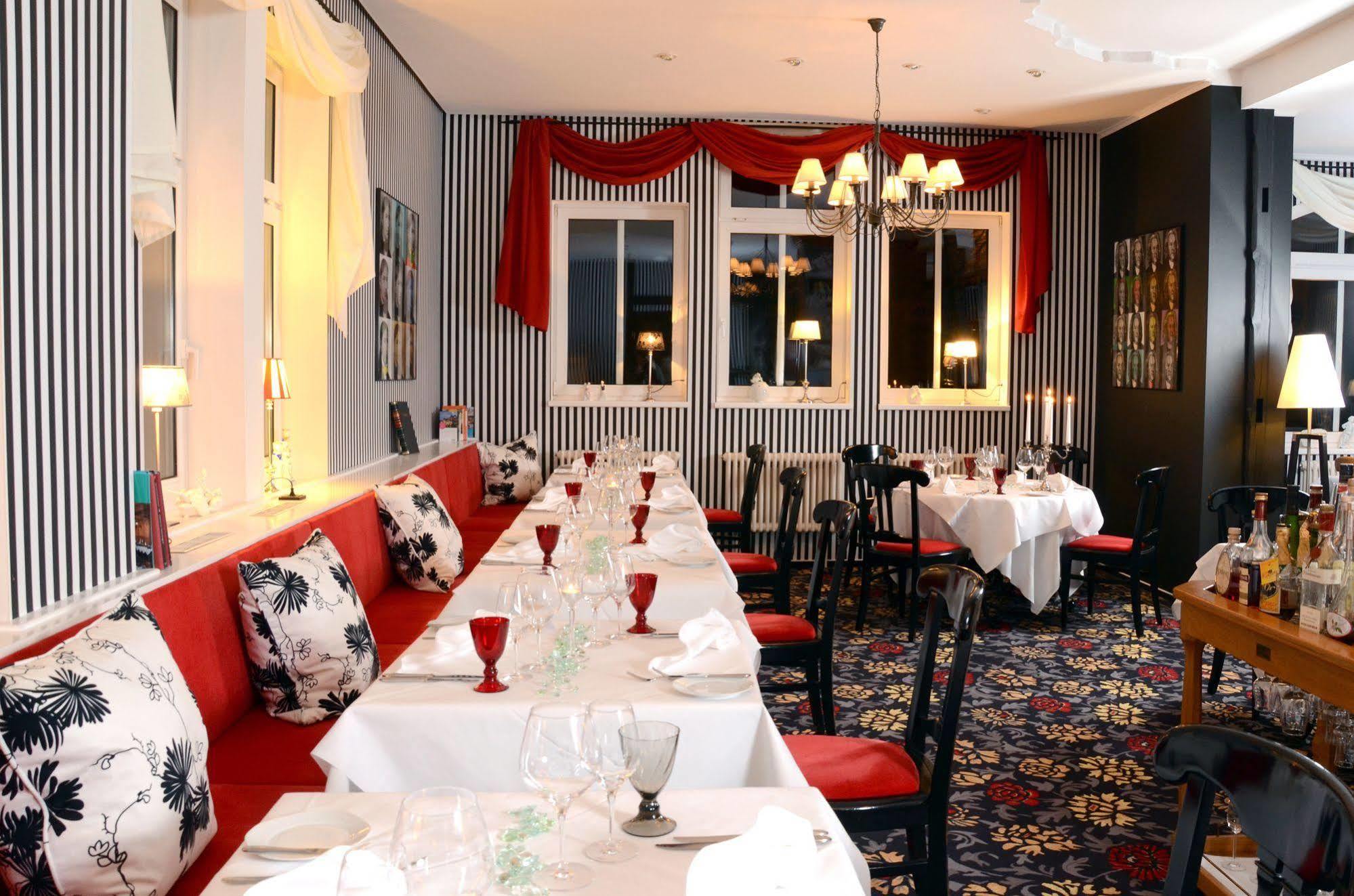 Hotel Schieferhof - Glaslust Neuhaus am Rennweg Ngoại thất bức ảnh
