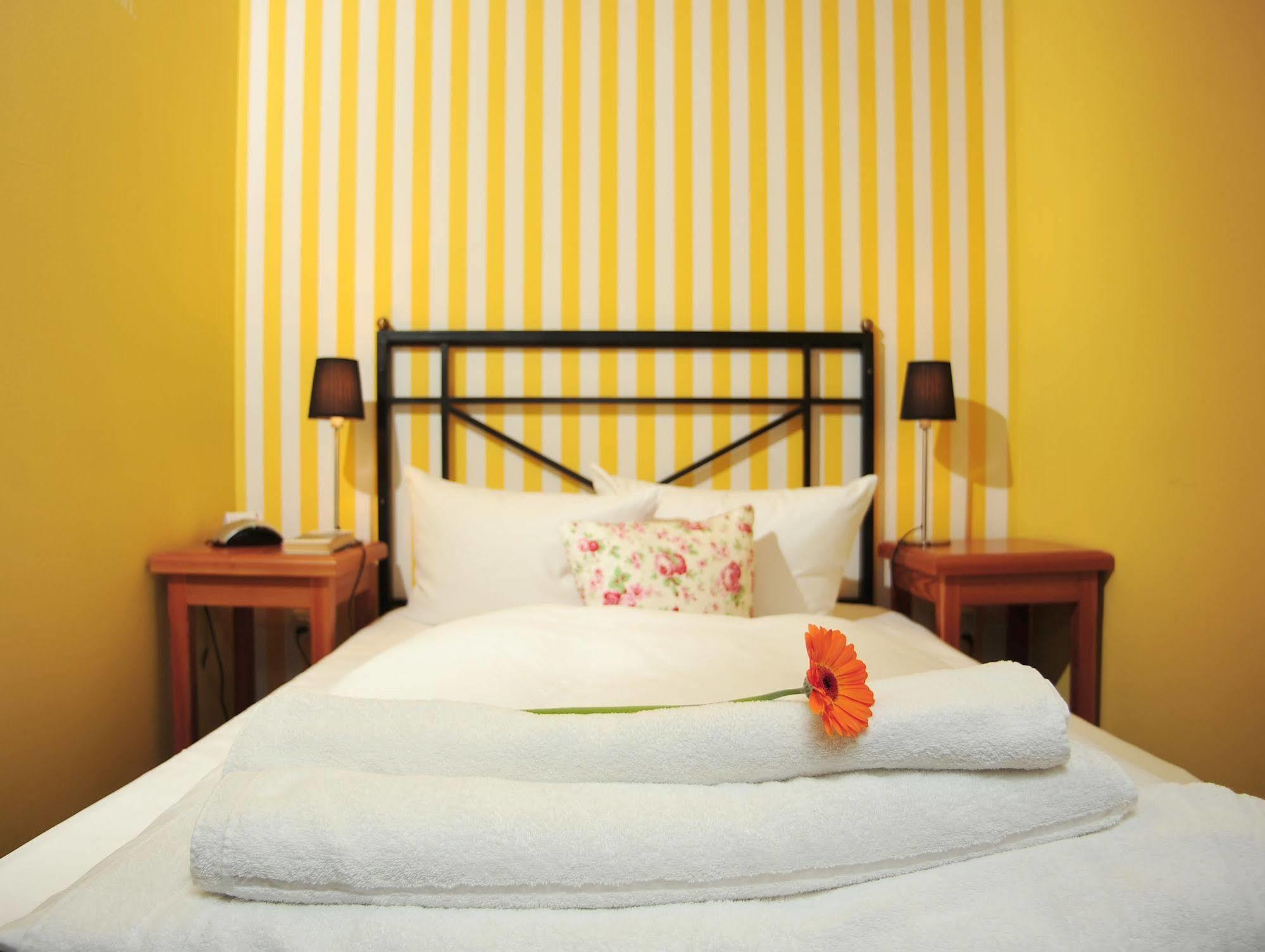 Hotel Schieferhof - Glaslust Neuhaus am Rennweg Ngoại thất bức ảnh