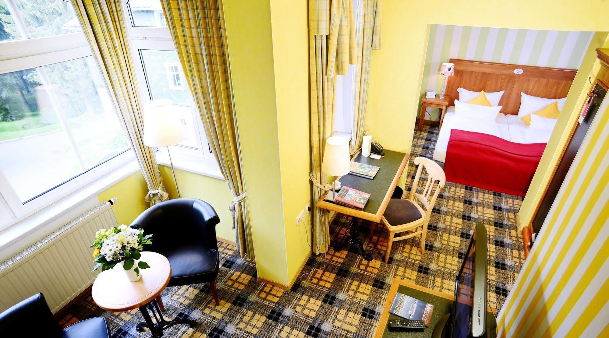 Hotel Schieferhof - Glaslust Neuhaus am Rennweg Ngoại thất bức ảnh