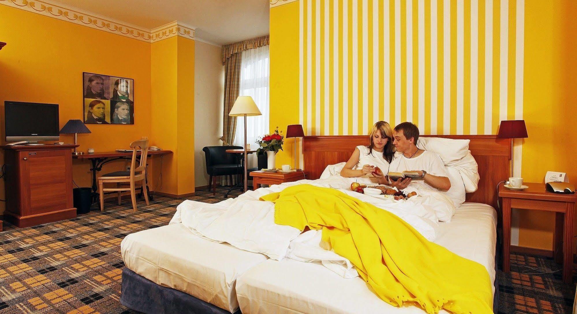 Hotel Schieferhof - Glaslust Neuhaus am Rennweg Ngoại thất bức ảnh