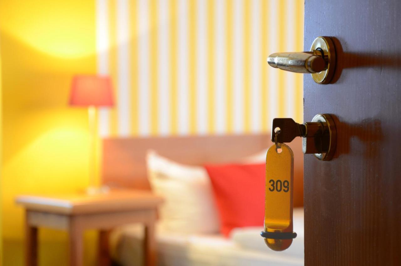 Hotel Schieferhof - Glaslust Neuhaus am Rennweg Ngoại thất bức ảnh